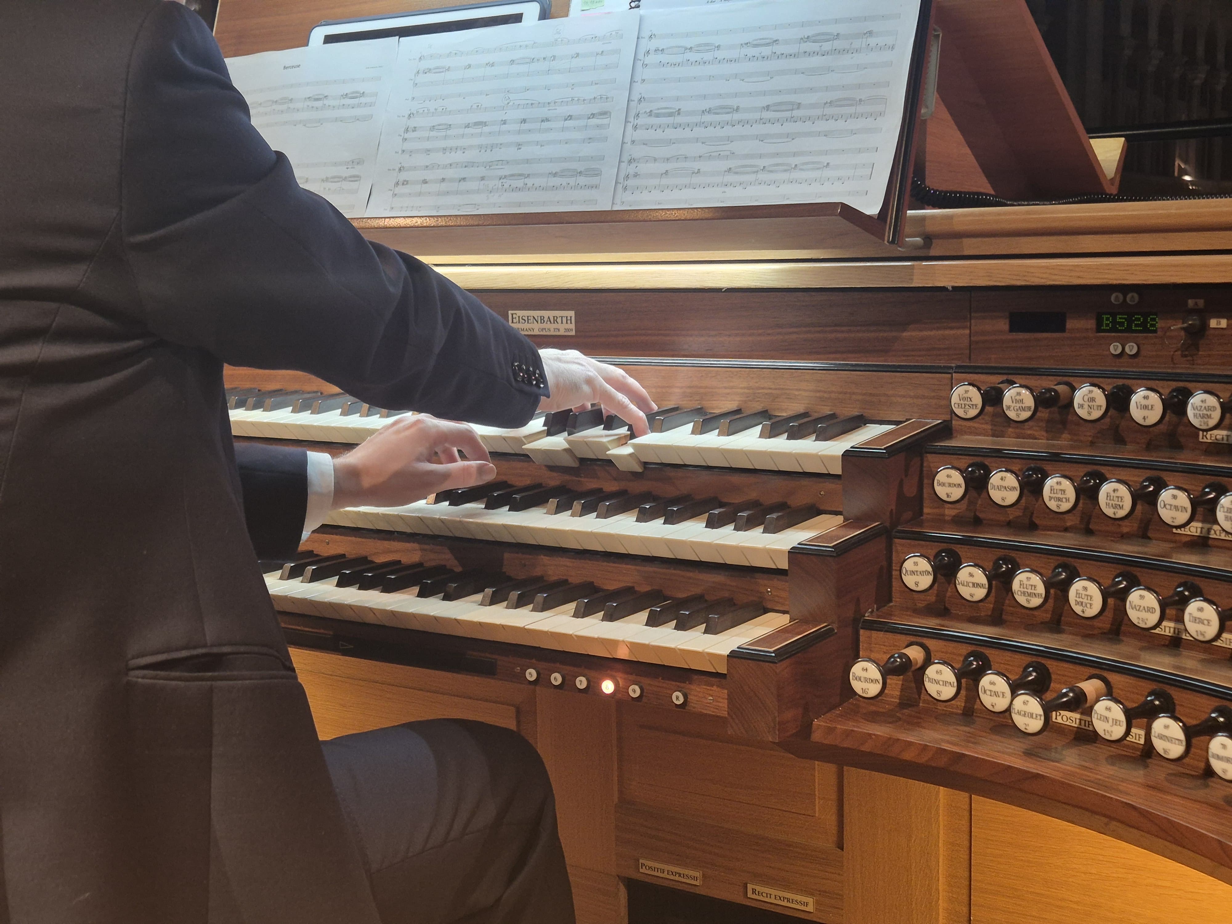 PAVAO MAŠIĆ I TOMISLAV ŽUŽAK – Zvuci s neba Stošiji u čast  14. 1. 2026. Image