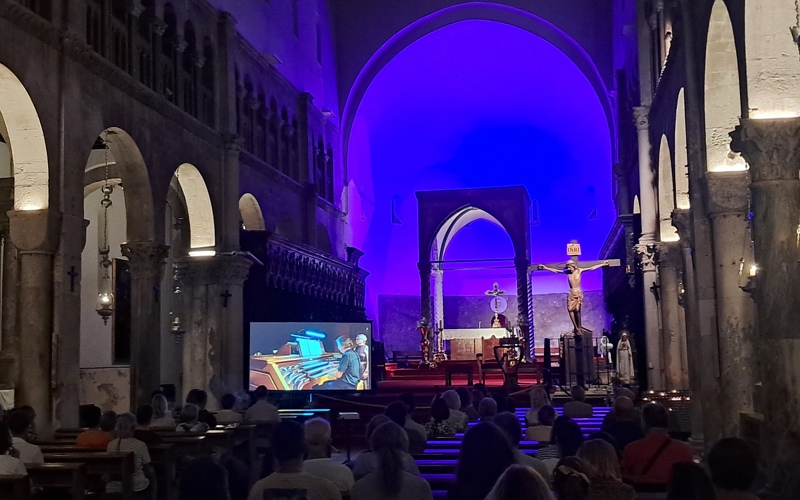 Gallery image for WILLIBALD GUGGENMOS: VIRTUOSITY AND IMPROVISATION BENEATH THE VAULTS OF ST ANASTASIA’S CATHEDRAL