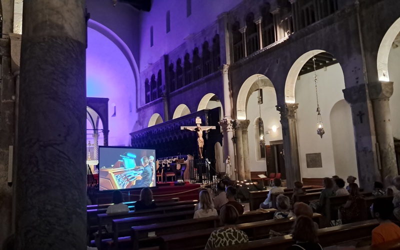 Gallery image for WILLIBALD GUGGENMOS: VIRTUOSITY AND IMPROVISATION BENEATH THE VAULTS OF ST ANASTASIA’S CATHEDRAL